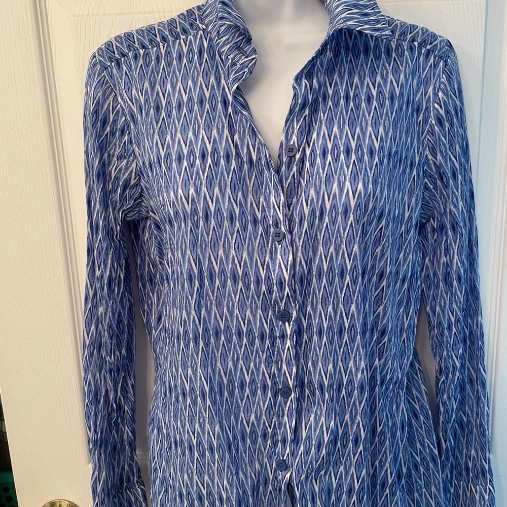 Chico’s very stylish cotton blue blouse